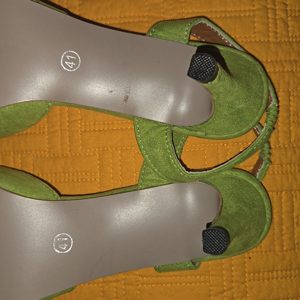 Vintage Lime Green Suede Kitten Heels - Picture 8 of 9